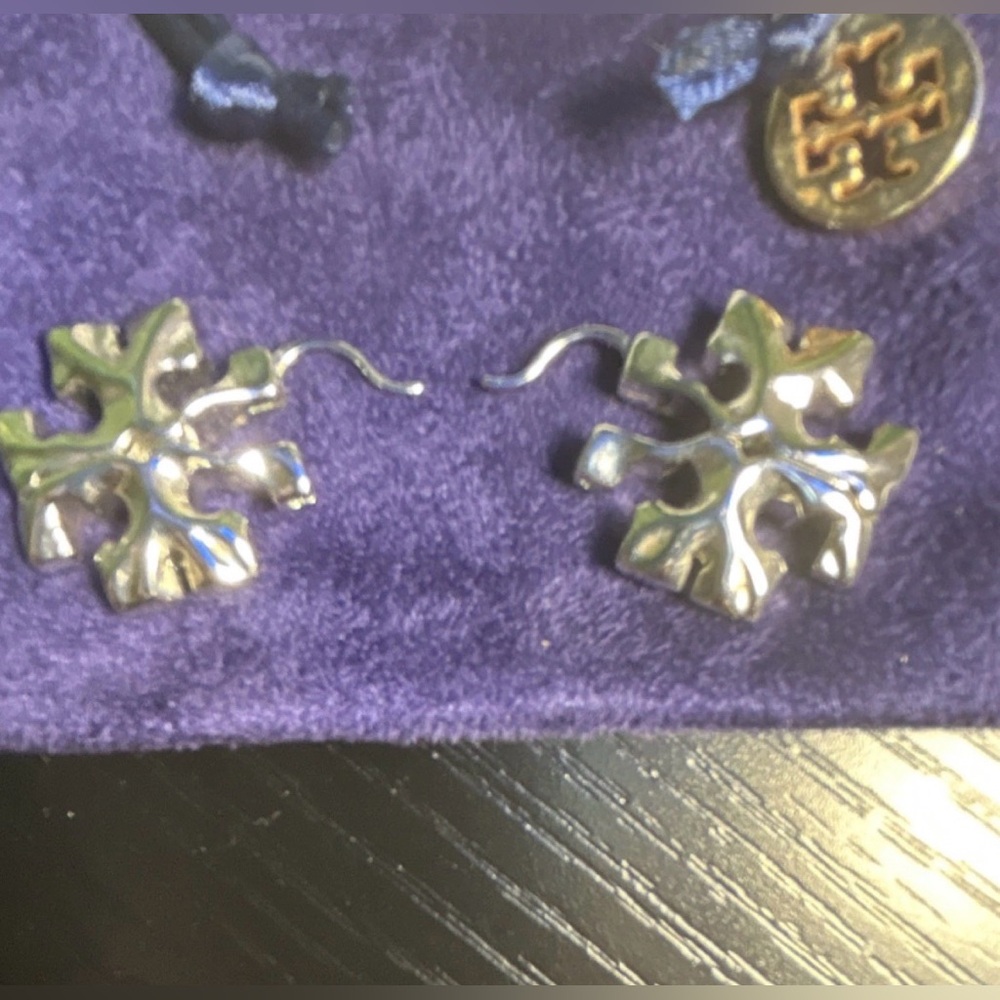 Tory Burch Roxanne Hidden Hinge Earrings - Silver - Picture 3 of 7